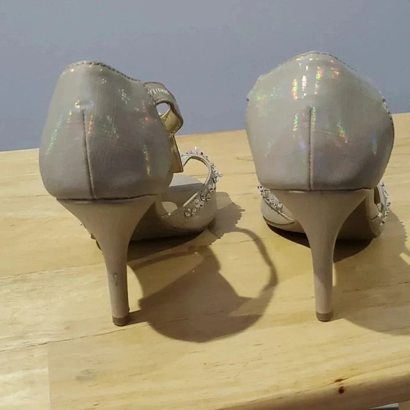 HEELS - Picture 4 of 8